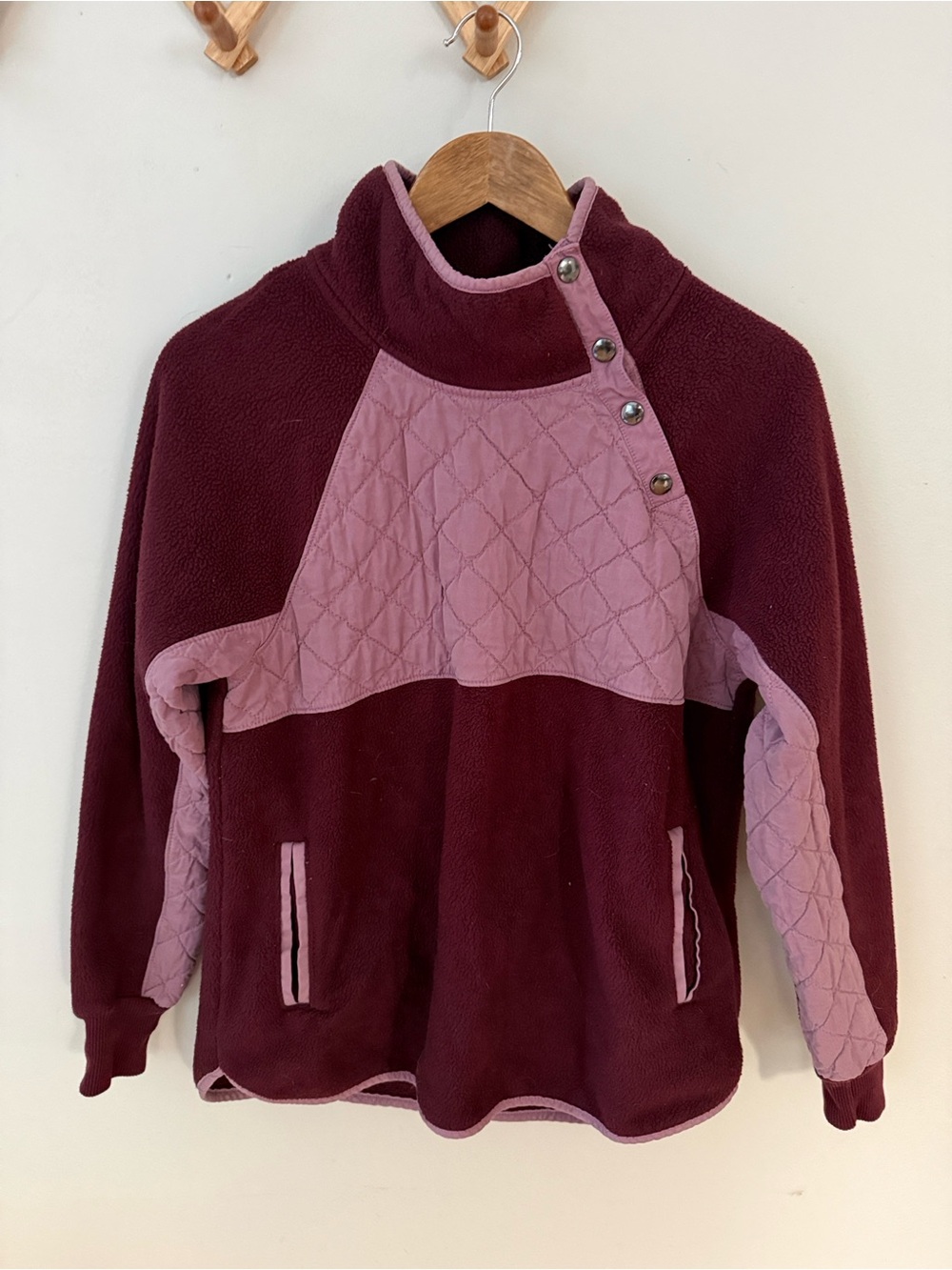 Abercrombie & Fitch Asymmetrical Snap Quilted Fleece Pullover Burgundy M